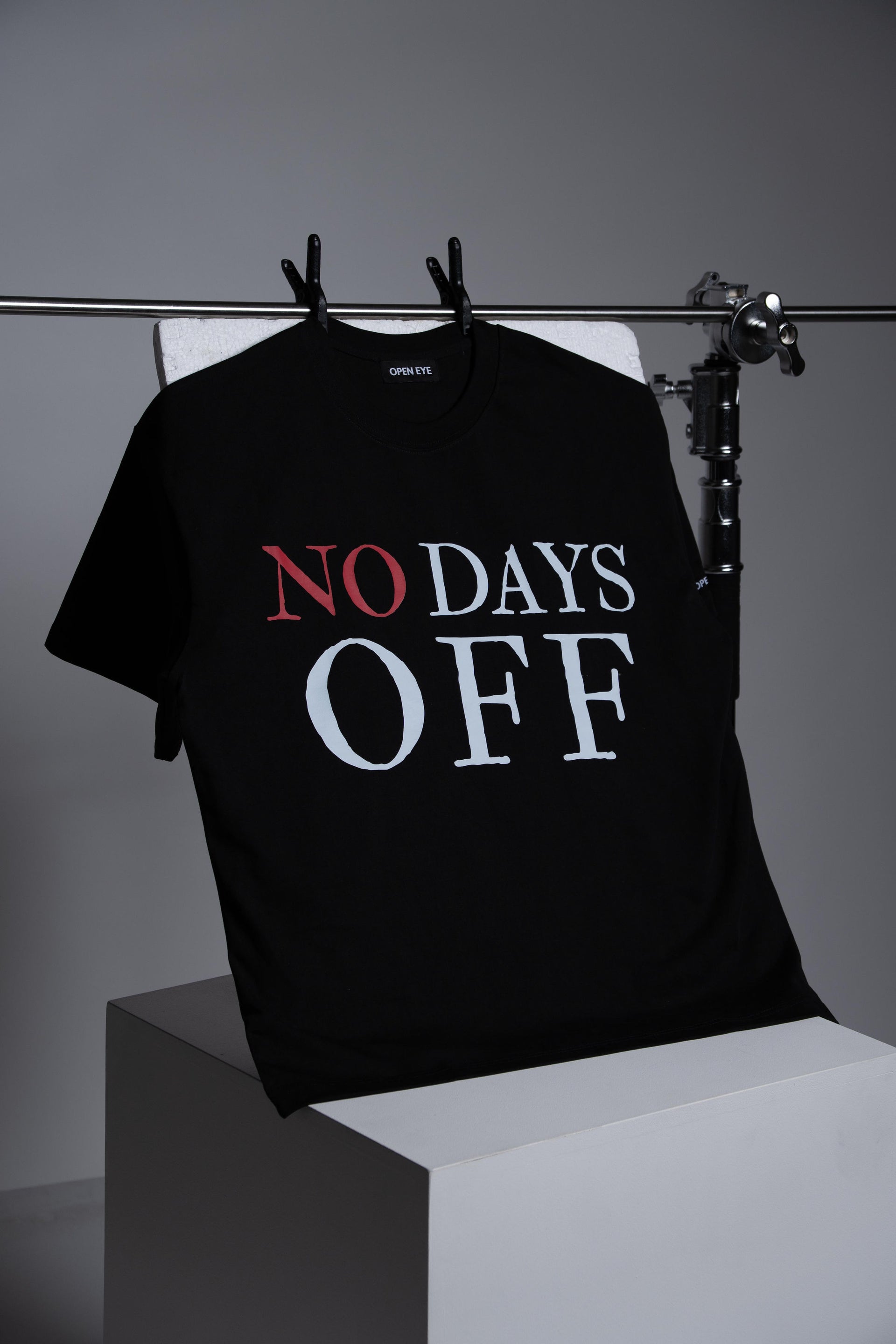 “No Days Off” - T-Shirt